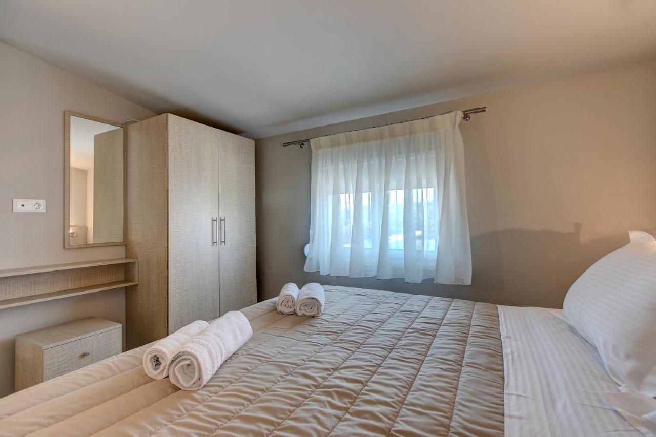 The House Of The Roses Apartment เยราคินิ ภายนอก รูปภาพ