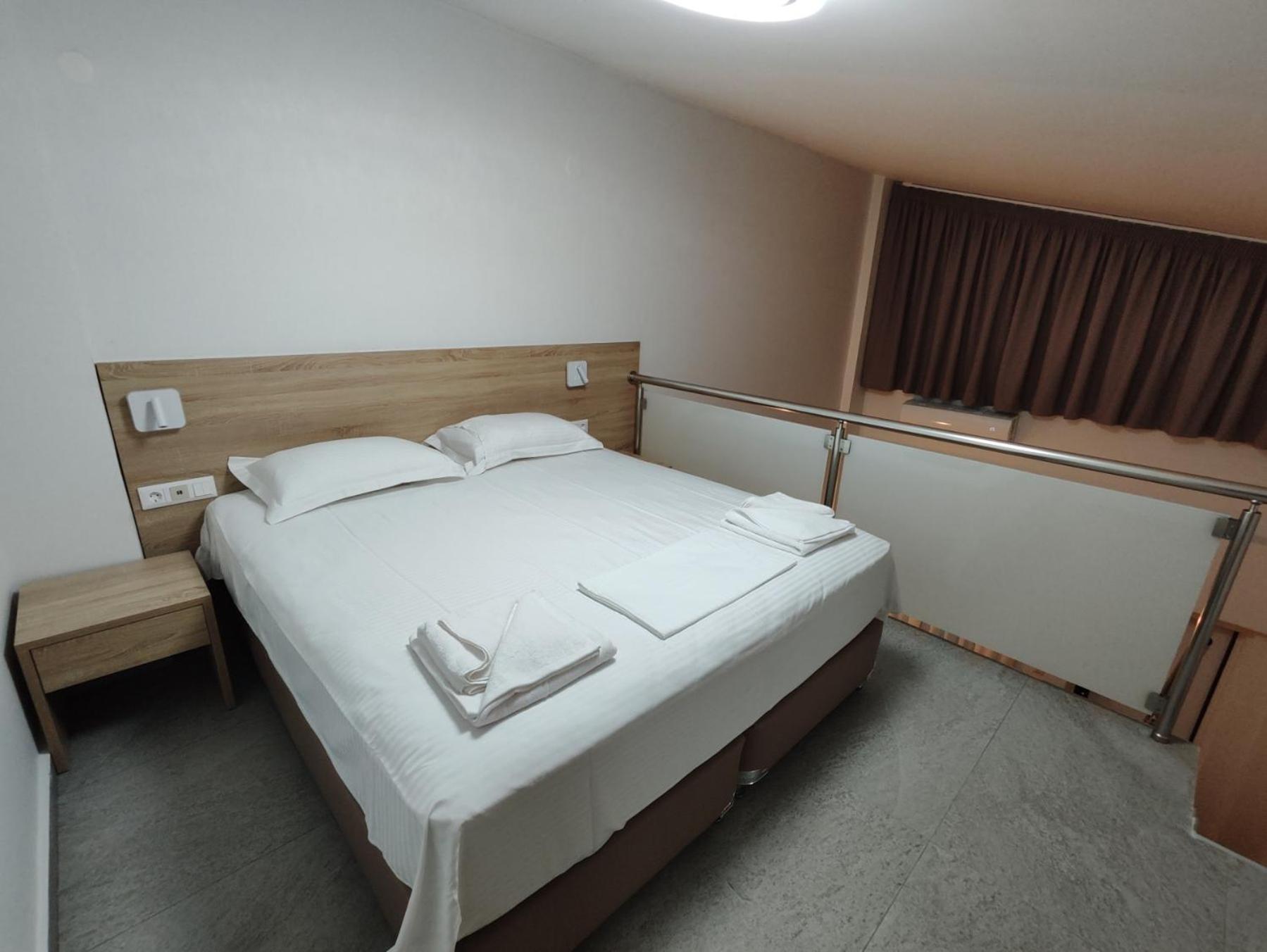 The House Of The Roses Apartment เยราคินิ ภายนอก รูปภาพ